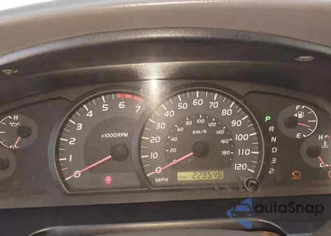 2005 Toyota Tundra Sr5 V8 z USA, uszkodzony, nr VIN 5TBRT34135S458826